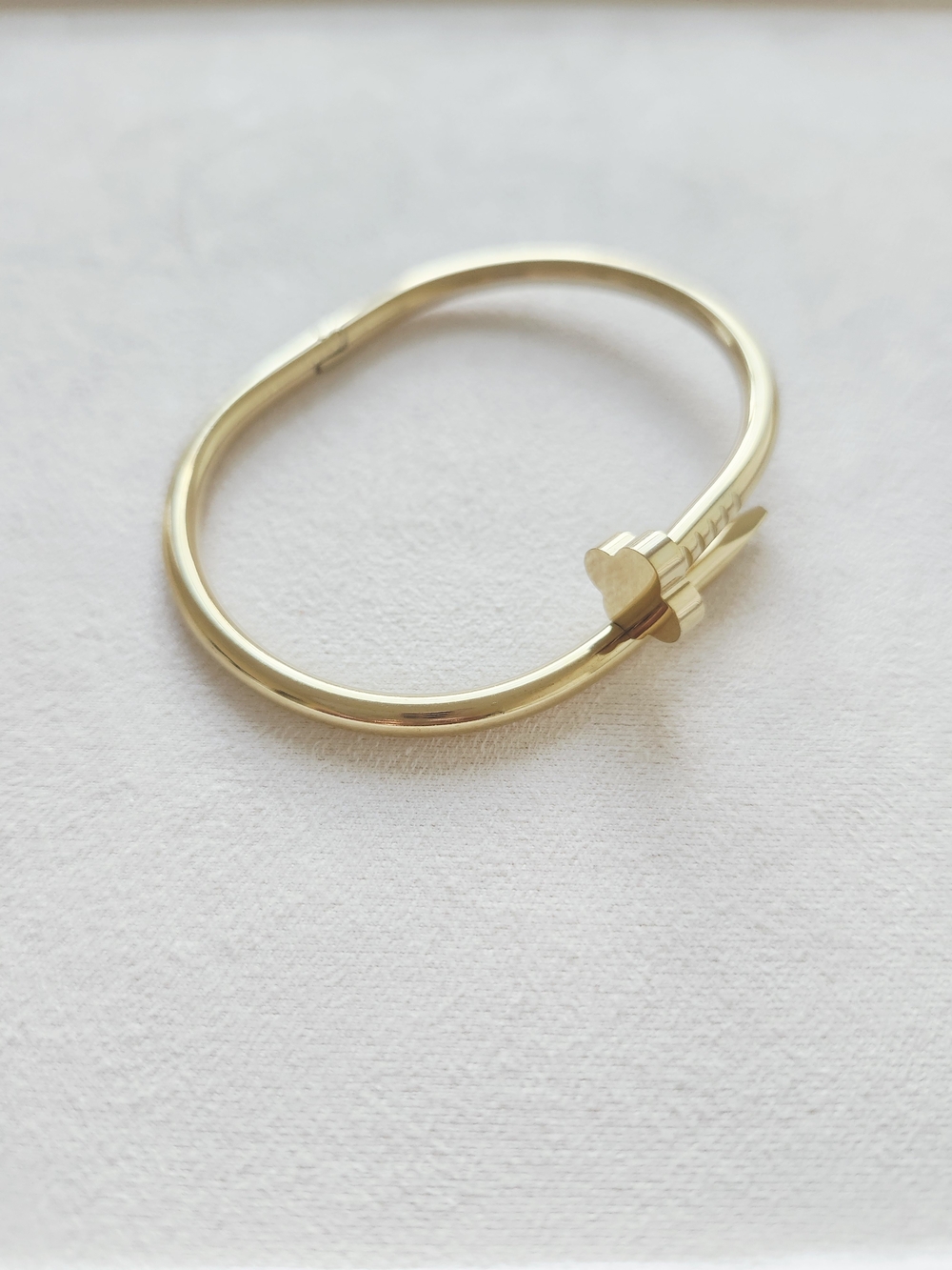 Gold Tone Nail Bangle Bracelet Clover Shaped Head Screw Thread Detail